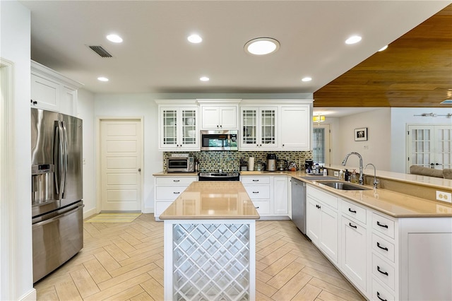4852 Peregrine Point Cir N, Sarasota, FL 34231 - kitchen with stainless steel appliances, a peninsula, recessed lighting, light countertops, and backsplash