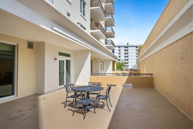 800 N Tamiami Trl Unit 405, Sarasota, FL 34236 - view of patio / terrace