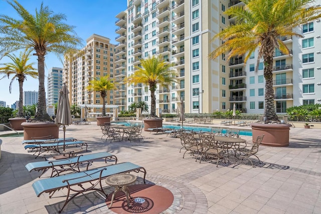 800 N Tamiami Trl Unit 405, Sarasota, FL 34236 - view of patio / terrace