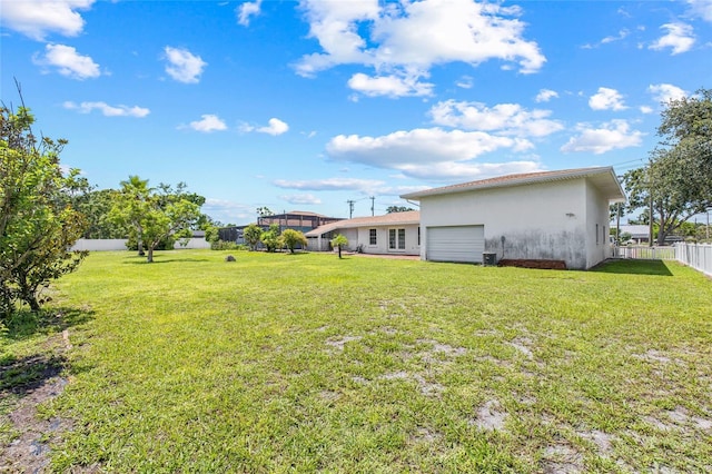 6103 6th Ave NW, Bradenton, FL 34209 - view of yard with a garage