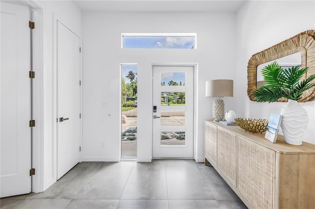2065 Goldenrod St, Sarasota, FL 34239 - entryway with a high ceiling