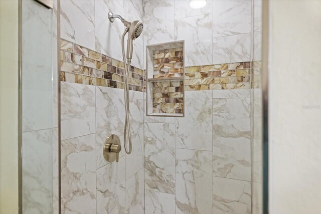 107 Clipper Way Unit 107, Nokomis, FL 34275 - full bathroom with tiled shower