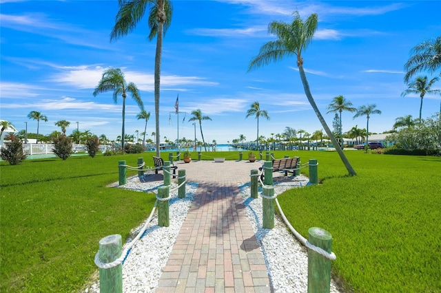 564 Spanish Dr N, Longboat Key, FL 34228 - view of property's community with a lawn