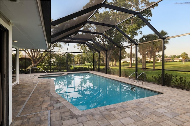 3658 Torrey Pines Way, Sarasota, FL 34238 - view of pool featuring a patio area, a pool with connected hot tub, and glass enclosure