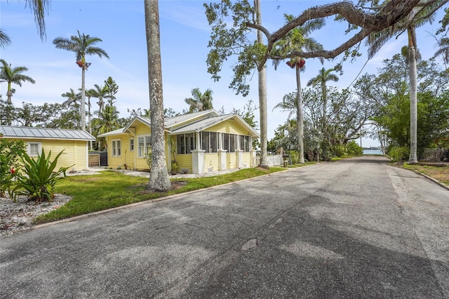 403 29th St NW, Bradenton, FL 34205 - single story home with a sunroom