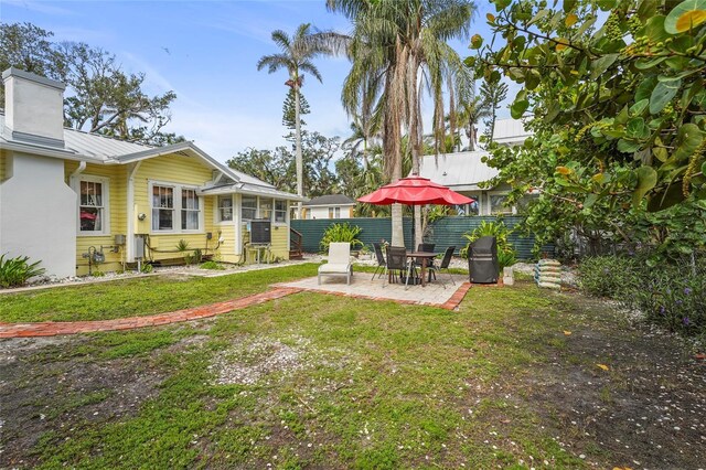 403 29th St NW, Bradenton, FL 34205 - view of yard with a patio