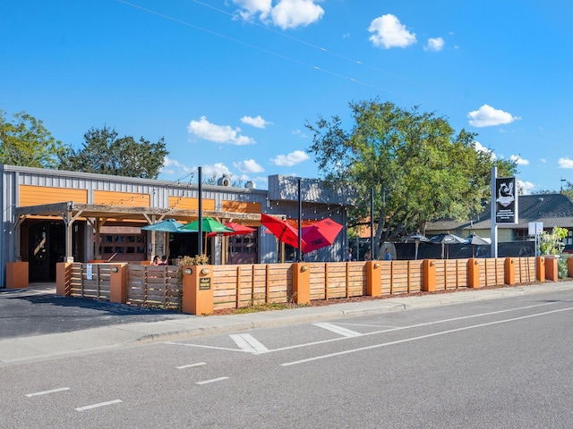 1732 6th St, Sarasota, FL 34236 - surrounding community with a fenced front yard