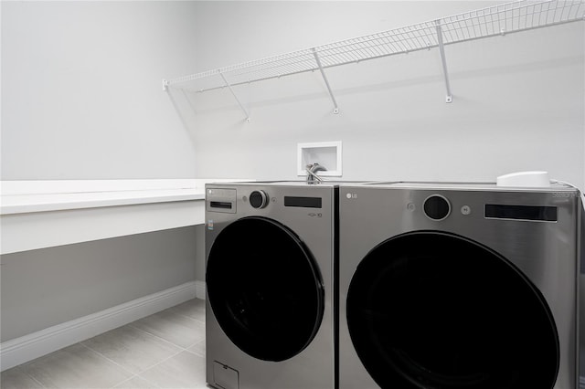 8706 Arrow Creek Dr, Parrish, FL 34219 - laundry room featuring washer and clothes dryer