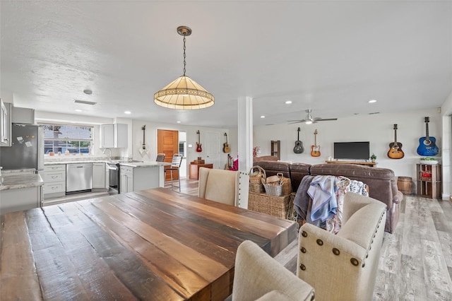 336 Highland Shores Dr, Ellenton, FL 34222 - dining area featuring light wood-style floors, recessed lighting, and a ceiling fan