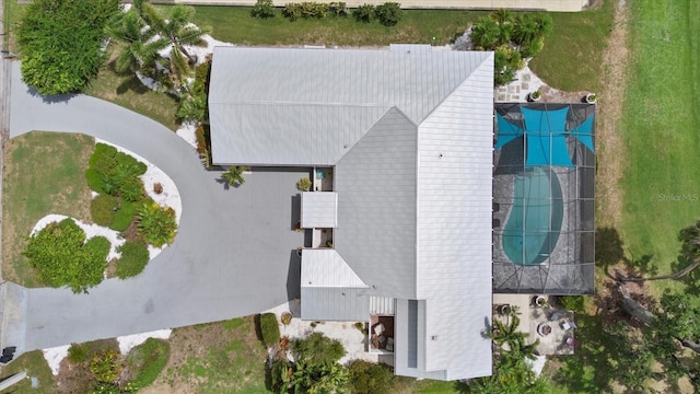 538 Magellan Dr, Sarasota, FL 34243 - view of subject property with a pool area