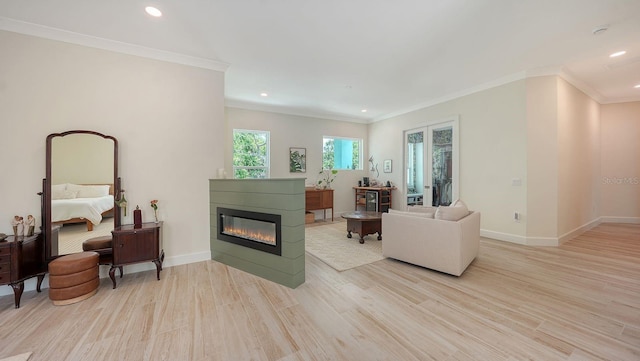 1076 Toc0Baga, Sarasota, FL 34234 - living area featuring ornamental molding, light wood-style flooring, recessed lighting, and a glass covered fireplace