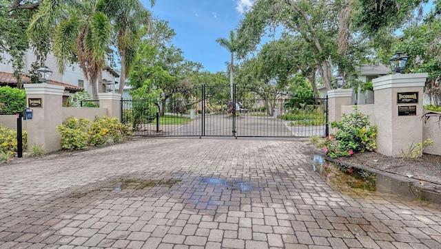 1076 Toc0Baga, Sarasota, FL 34234 - view of gate