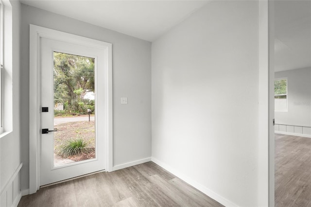 1008 37th St W, Bradenton, FL 34205 - entryway with wood finished floors and baseboards