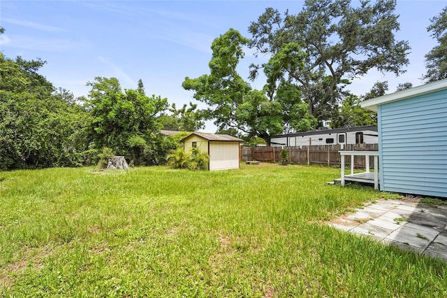 1008 37th St W, Bradenton, FL 34205 - view of yard featuring a storage shed