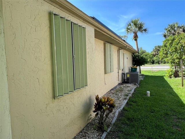19358 Edgewater Dr, Port Charlotte, FL 33948 - view of side of home featuring a yard and stucco siding