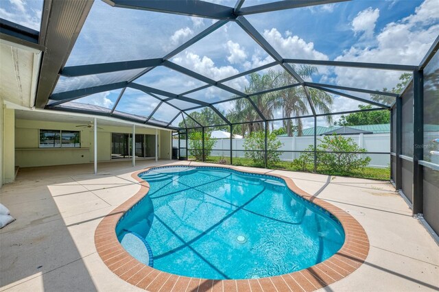 5124 Palm Aire Dr, Sarasota, FL 34243 - view of swimming pool with a patio area, a fenced backyard, a ceiling fan, and glass enclosure