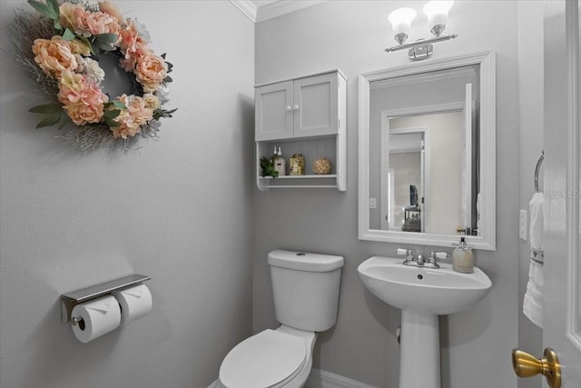 11839 Shrewsbury Ln, Parrish, FL 34219 - half bath featuring toilet and crown molding