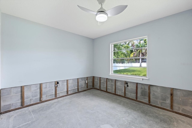 2115 9th Ave W Unit 3D, Bradenton, FL 34205 - unfurnished room with concrete flooring and a ceiling fan