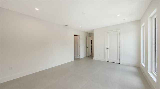 2590 Floyd St, Sarasota, FL 34239 - unfurnished room with baseboards and recessed lighting