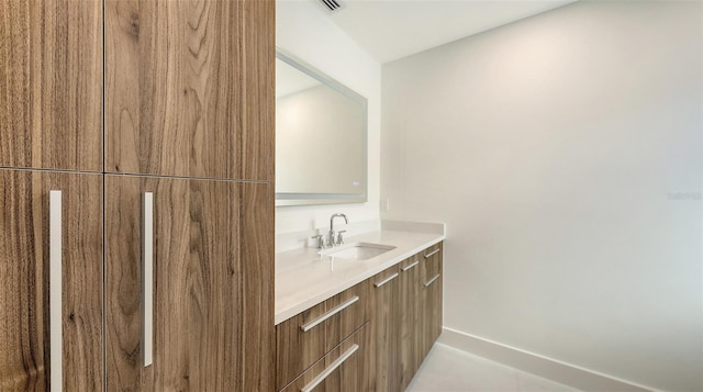 2590 Floyd St, Sarasota, FL 34239 - bathroom with vanity