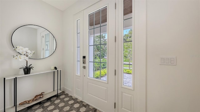 2590 Floyd St, Sarasota, FL 34239 - entryway with baseboards