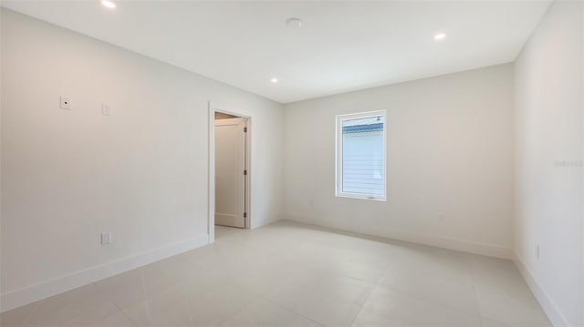 2590 Floyd St, Sarasota, FL 34239 - unfurnished room featuring recessed lighting