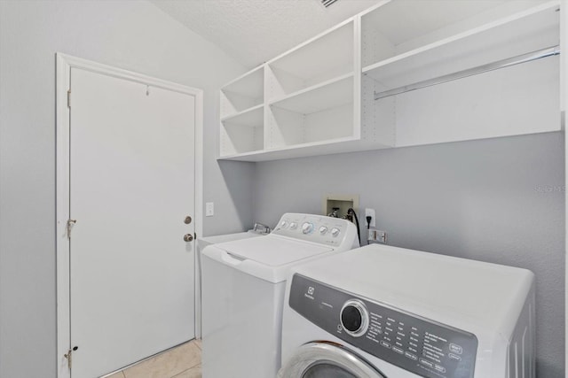 5206 19th Ave W, Bradenton, FL 34209 - laundry room featuring washing machine and clothes dryer and light tile patterned floors