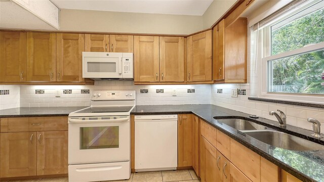2462 Hyde Park St, Sarasota, FL 34239 - photo 12