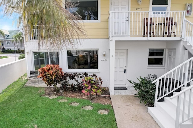 999 Inlet Cir Unit 103, Venice, FL 34285 - property entrance with a balcony and a lawn