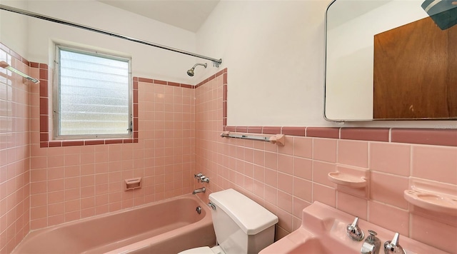2088 Grove St, Sarasota, FL 34239 - bathroom with tub / shower combination and tile walls