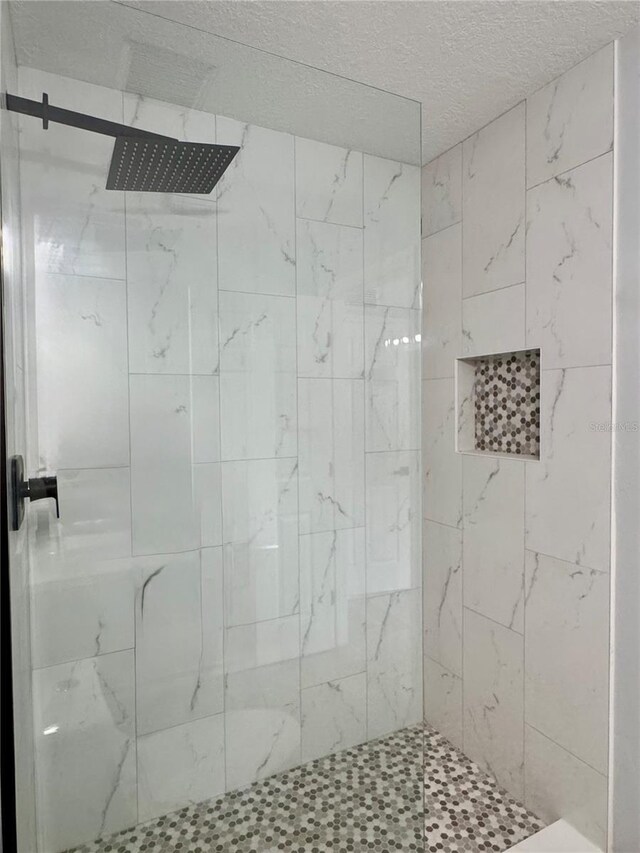 811 24th Street Ct E, Bradenton, FL 34208 - bathroom featuring a stall shower and a textured ceiling