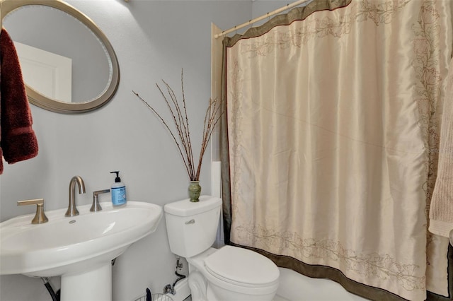 17426 Tailfeather Ct, Clermont, FL 34711 - bathroom featuring a sink and shower / tub combo with curtain