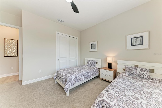 4915 Kiva Cir, Bradenton, FL 34211 - bedroom featuring light carpet, a closet, and ceiling fan