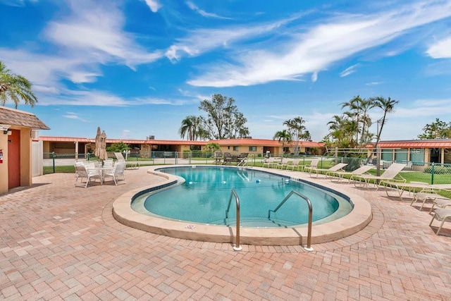 3850 Catalina Dr, Bradenton, FL 34210 - community pool with a patio area