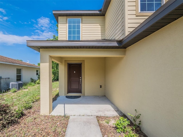 938 Mansfield Rd, Tavares, FL 32778 - doorway to property with stucco siding