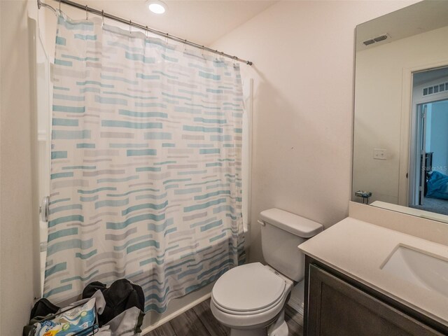 938 Mansfield Rd, Tavares, FL 32778 - bathroom featuring vanity and curtained shower