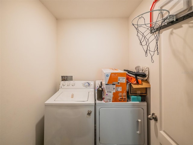 938 Mansfield Rd, Tavares, FL 32778 - laundry area featuring independent washer and dryer