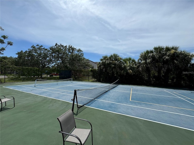 3810 75th St W Unit 137, Bradenton, FL 34209 - view of tennis court with community basketball court