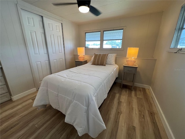 1871 Palm Springs St, Sarasota, FL 34234 - bedroom with wood finished floors, a closet, and a ceiling fan