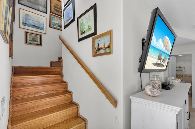830 Egret Ln, Key Largo, FL 33037 - view of staircase