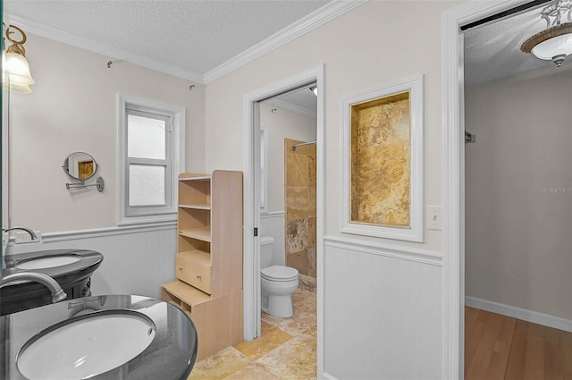 1674 Cottonwood Trl, Sarasota, FL 34232 - full bathroom with a textured ceiling, tiled shower, wainscoting, crown molding, and vanity