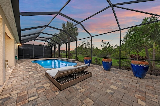 3379 Chestertown Loop, Bradenton, FL 34211 - swimming pool featuring a patio area, a jacuzzi, and glass enclosure
