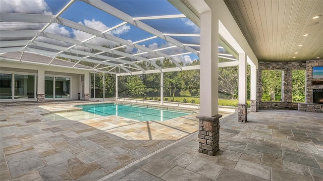 6050 Saddle Oak Trl, Sarasota, FL 34241 - swimming pool featuring a patio area and glass enclosure