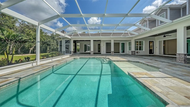 6050 Saddle Oak Trl, Sarasota, FL 34241 - swimming pool with a ceiling fan, a patio, and a lanai