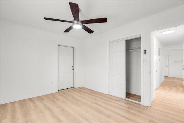 2802 21st St W, Bradenton, FL 34205 - unfurnished bedroom featuring light wood-style flooring, a closet, and ceiling fan
