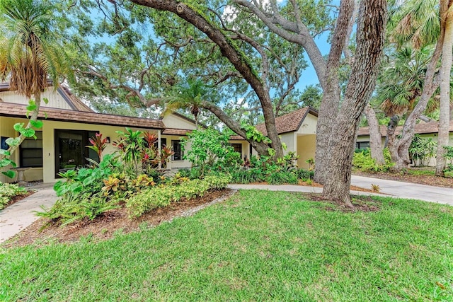 2237 Circlewood Dr Unit 18, Sarasota, FL 34231 - view of front of home featuring a front yard and driveway