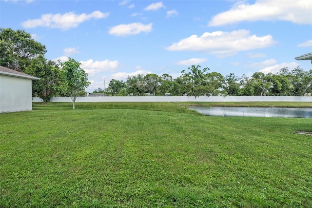 1042 Whitegate Ct, Sarasota, FL 34232 - view of yard with a water view