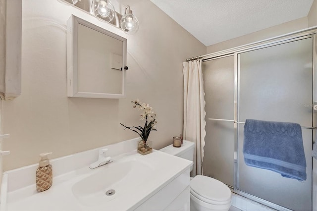 6188 80th St N Unit 102, Saint Petersburg, FL 33709 - bathroom featuring curtained shower, vanity, and a textured ceiling