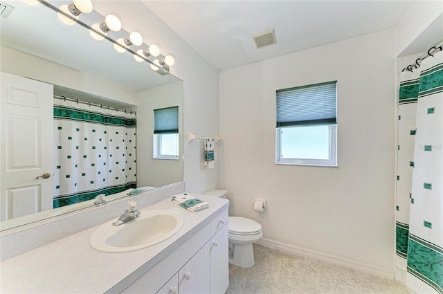 7824 48th Pl E, Bradenton, FL 34203 - full bath featuring healthy amount of natural light, vanity, and curtained shower