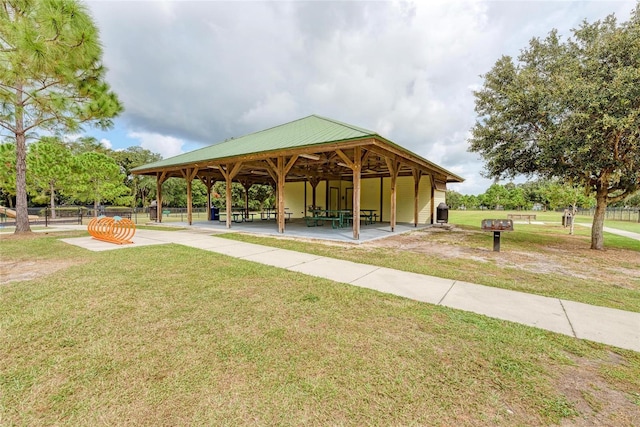 7824 48th Pl E, Bradenton, FL 34203 - view of property's community featuring a gazebo and a yard
